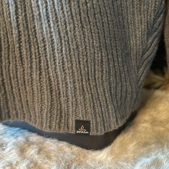 Prana sweater M (5500) - Picture 3 of 8
